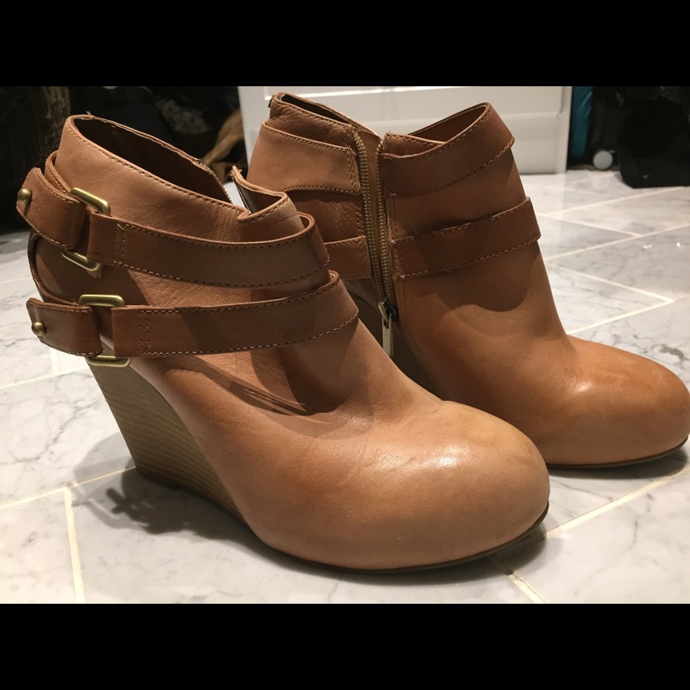 Hive & Honey Wedge Booties sz 9